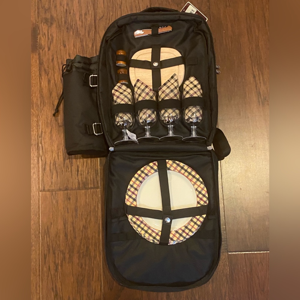 Picnic at Ascot Original Equipped 4 Person Picnic Backpack with Cooler